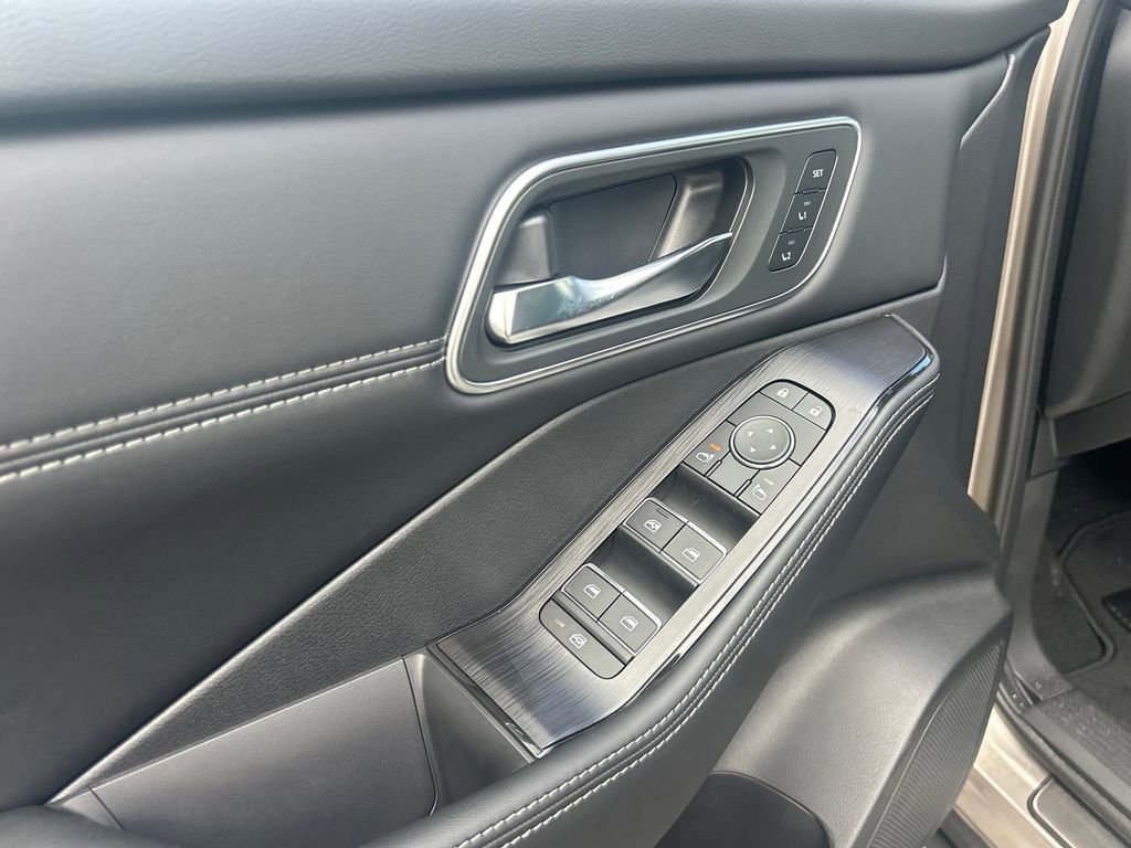 New 2026 Nissan Rogue Platinum image 16