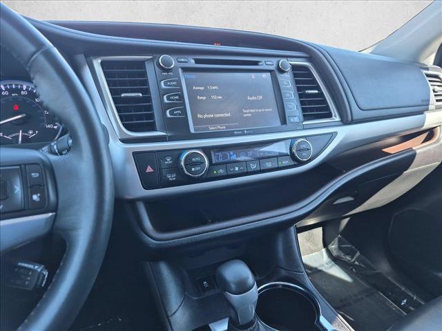 Used 2015 Toyota Highlander XLE AWD/4WD image 14