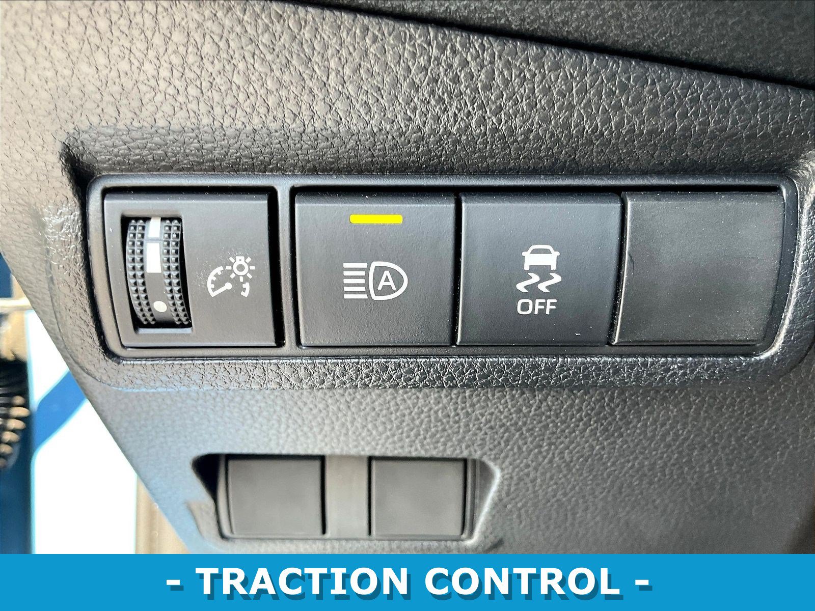 Used 2026 Toyota Corolla Cross XLE FWD image 36
