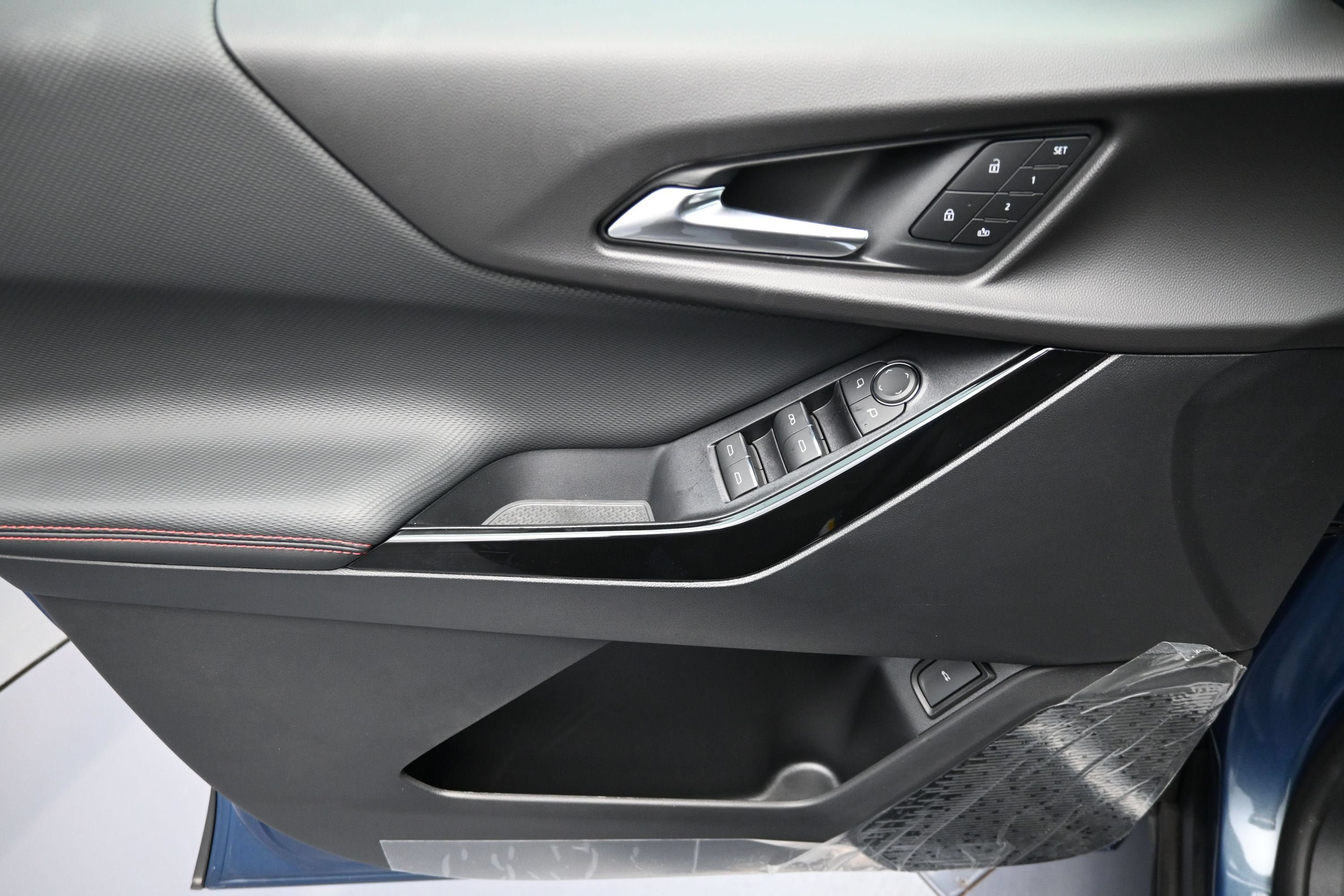 New 2027 Chevrolet Equinox RS w/ Convenience Package III FWD image 26