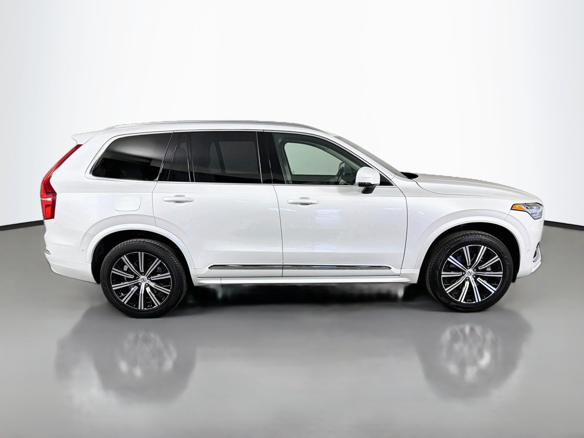 Used 2024 Volvo XC90 B5 Plus w/ Protection Package Premier AWD/4WD image 5