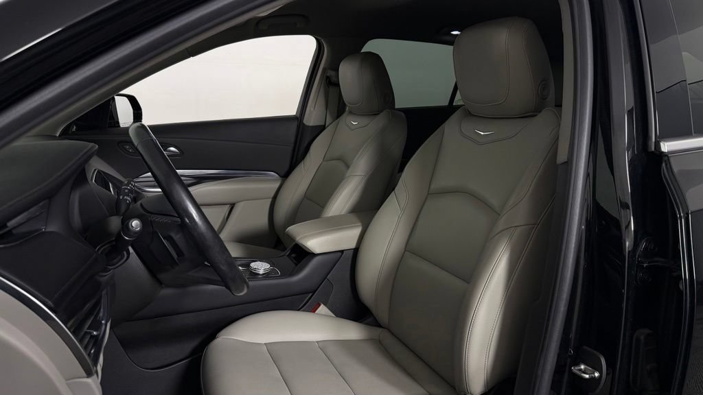 Used 2019 Cadillac XT4 Luxury w/ Cold Weather Package FWD image 15