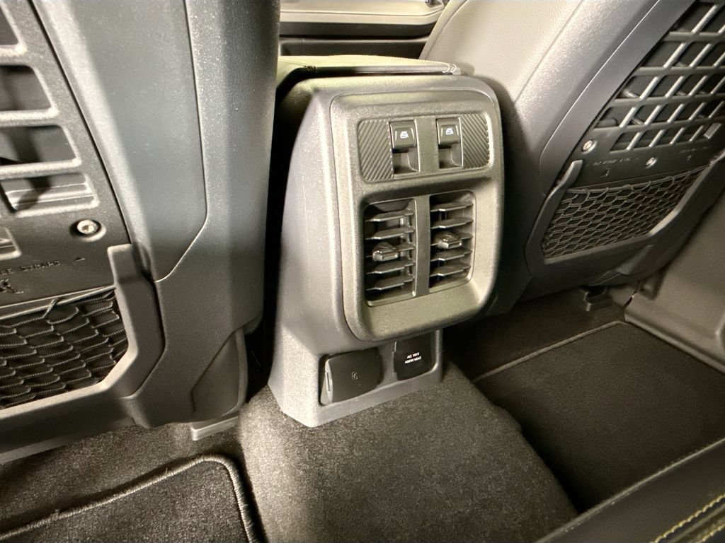 Used 2025 Ford Bronco Badlands AWD/4WD image 16