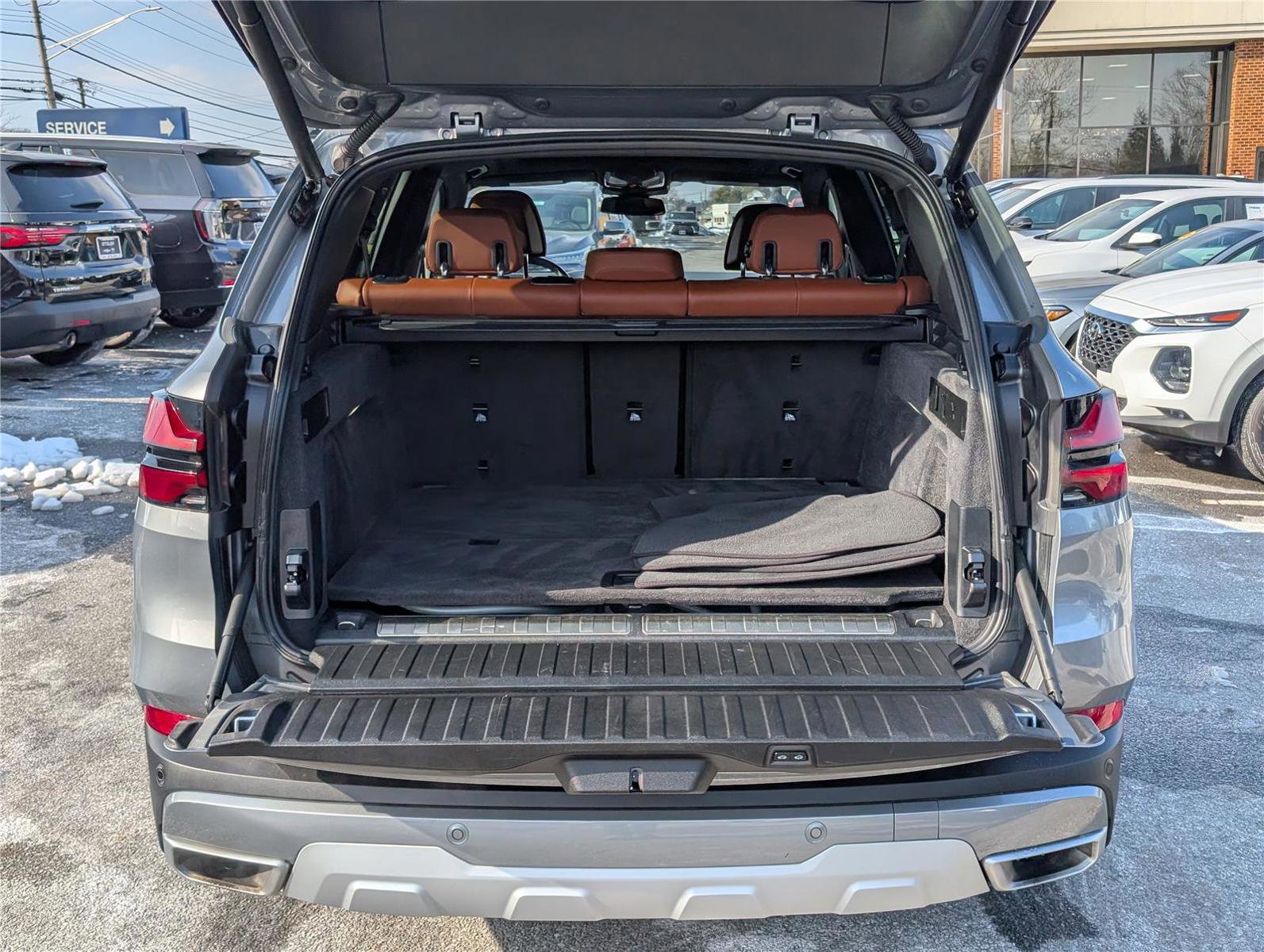 Used 2025 BMW X5 xDrive50e image 14