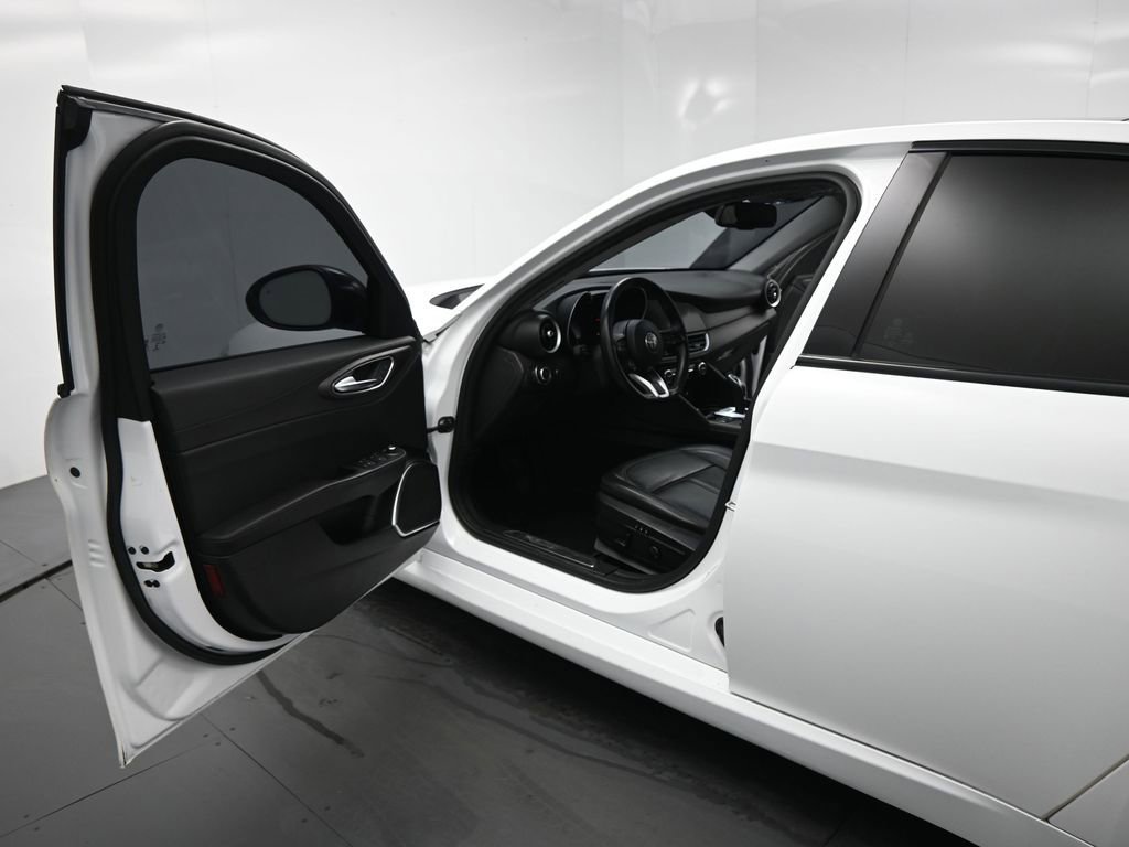 Used 2021 Alfa Romeo Giulia Ti w/ Nero Edizione image 8