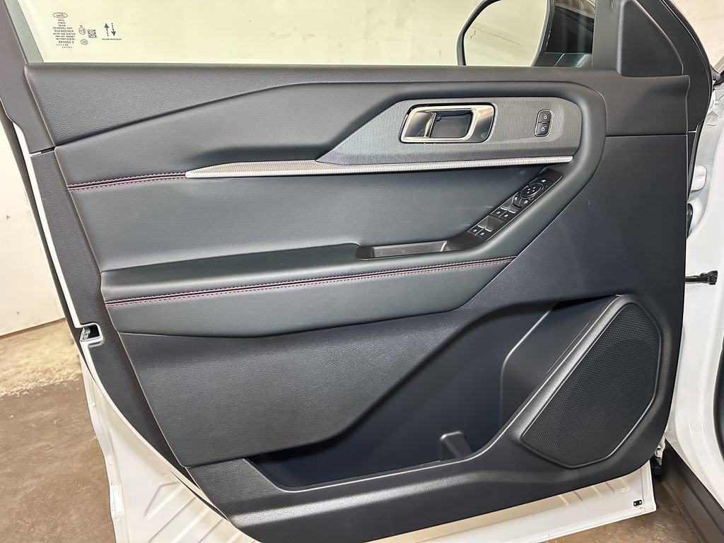 New 2025 Ford Explorer ST-Line w/ ST-Line Street Pack image 20