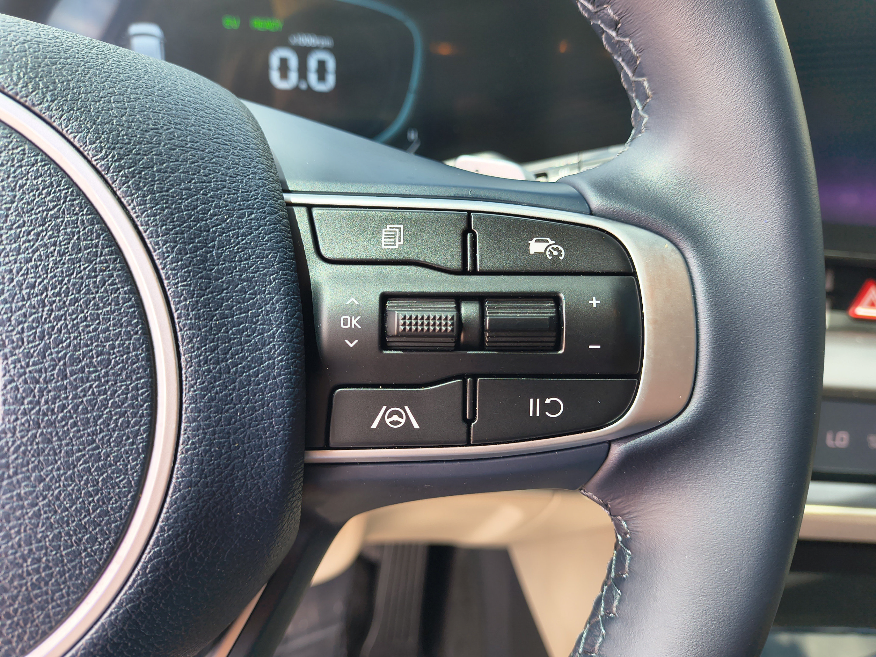 Used 2025 Kia Sportage EX AWD/4WD image 29