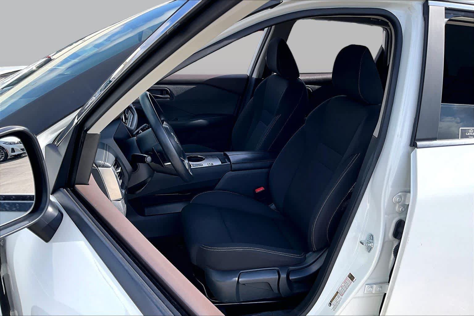 Used 2023 Nissan Rogue S FWD image 7