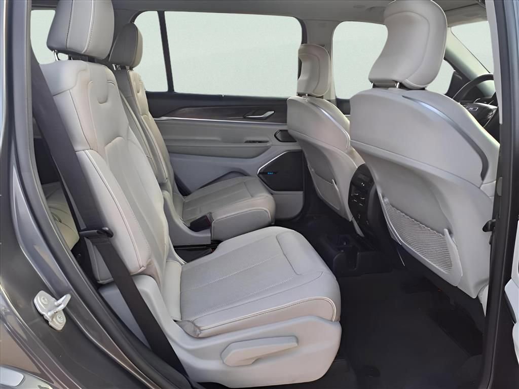 Used 2021 Jeep Grand Cherokee L Overland w/ Luxury Tech Group IV AWD/4WD image 13