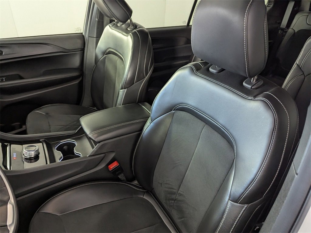 Certified 2024 Jeep Grand Cherokee L Altitude image 10