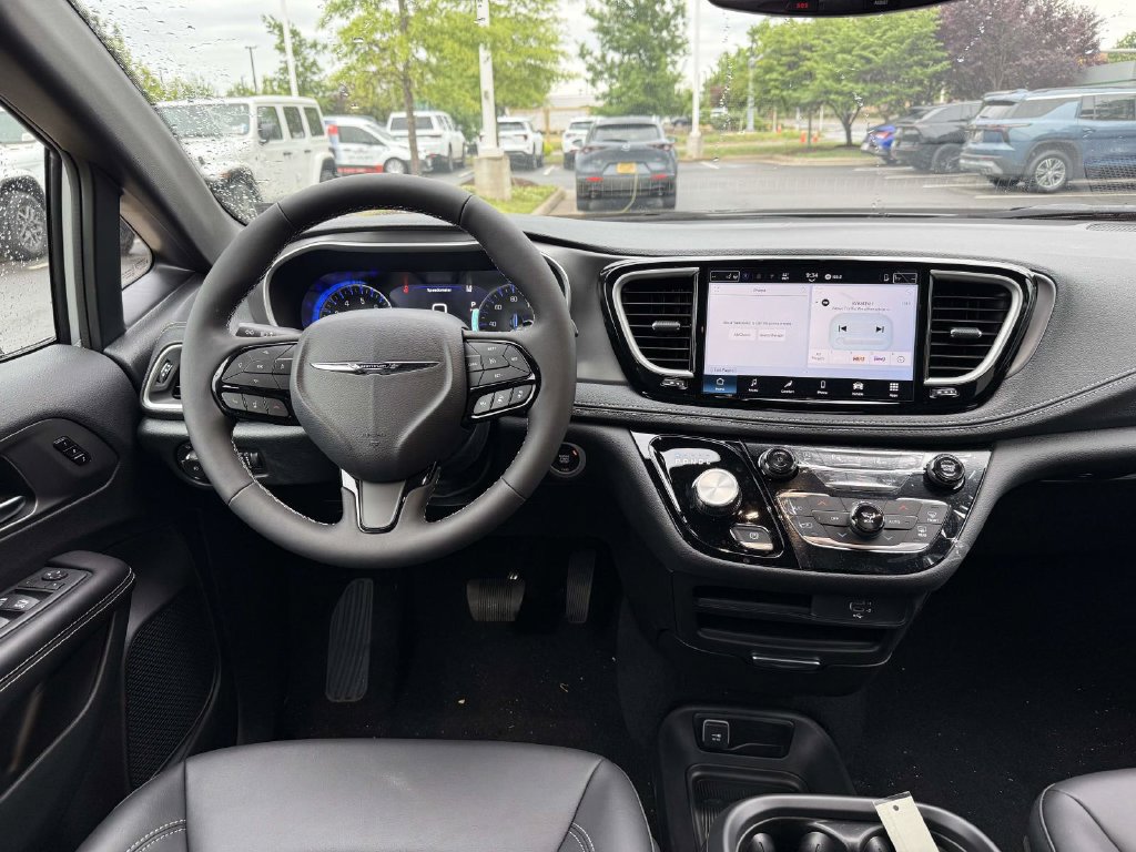New 2026 Chrysler Pacifica Select w/ S Appearance Package AWD/4WD image 18