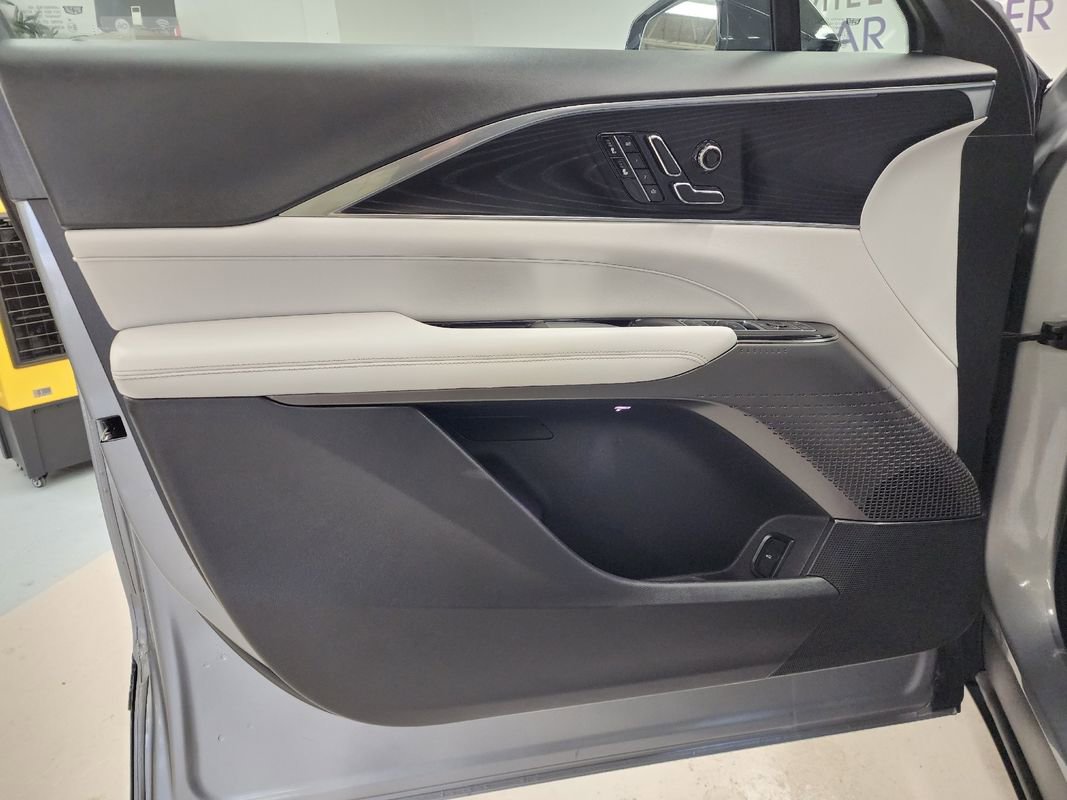 Used 2024 Cadillac Lyriq Sport image 11