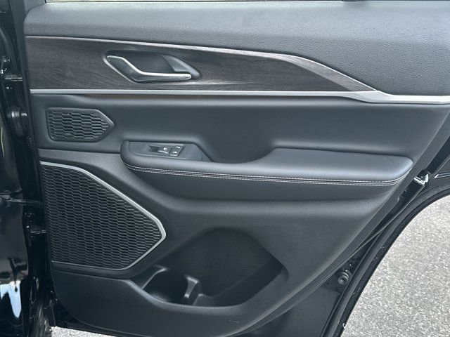 New 2026 Jeep Grand Cherokee Limited w/ Luxury Tech Group II image 18