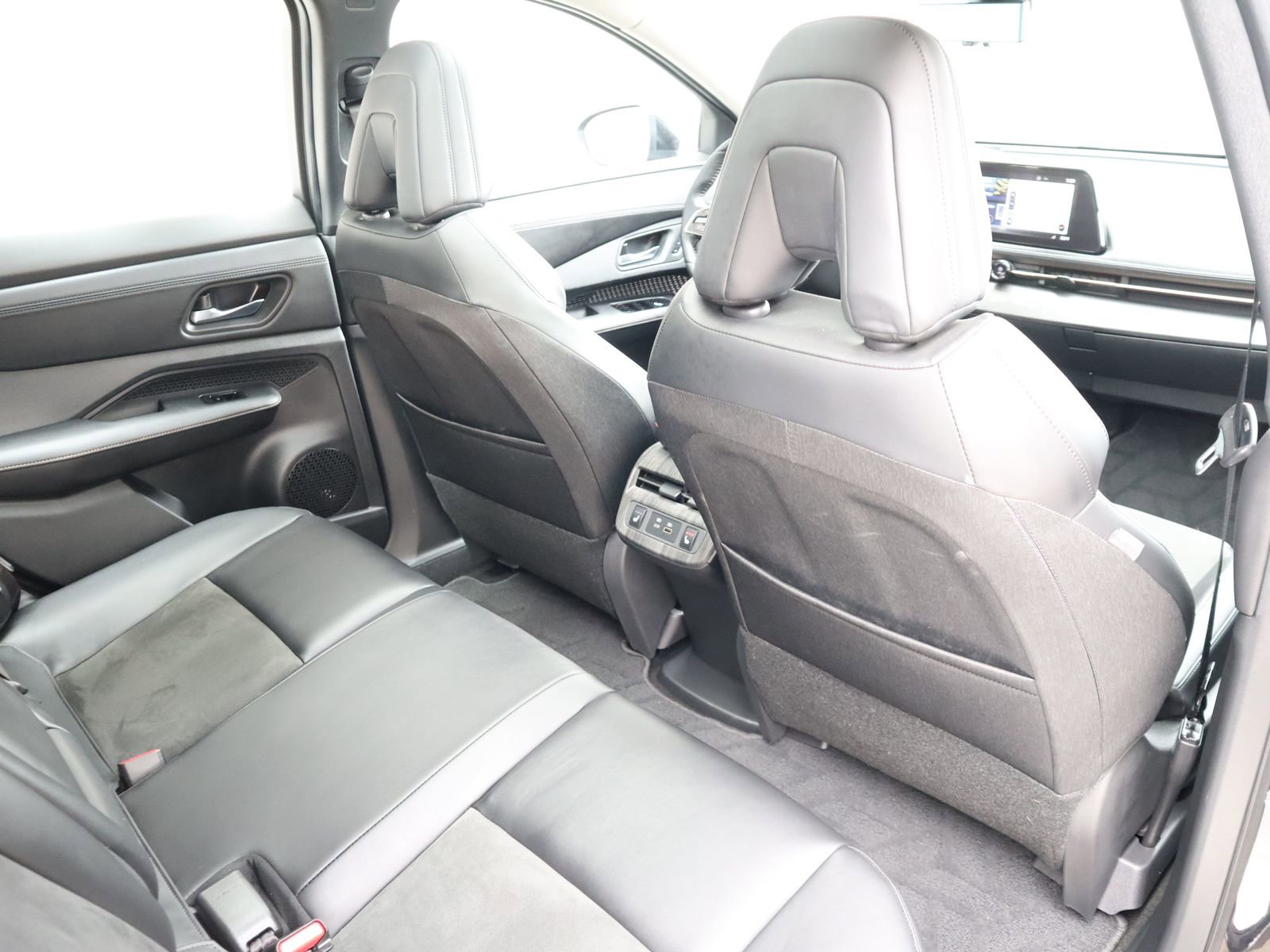 Used 2024 Nissan Ariya AWD image 55