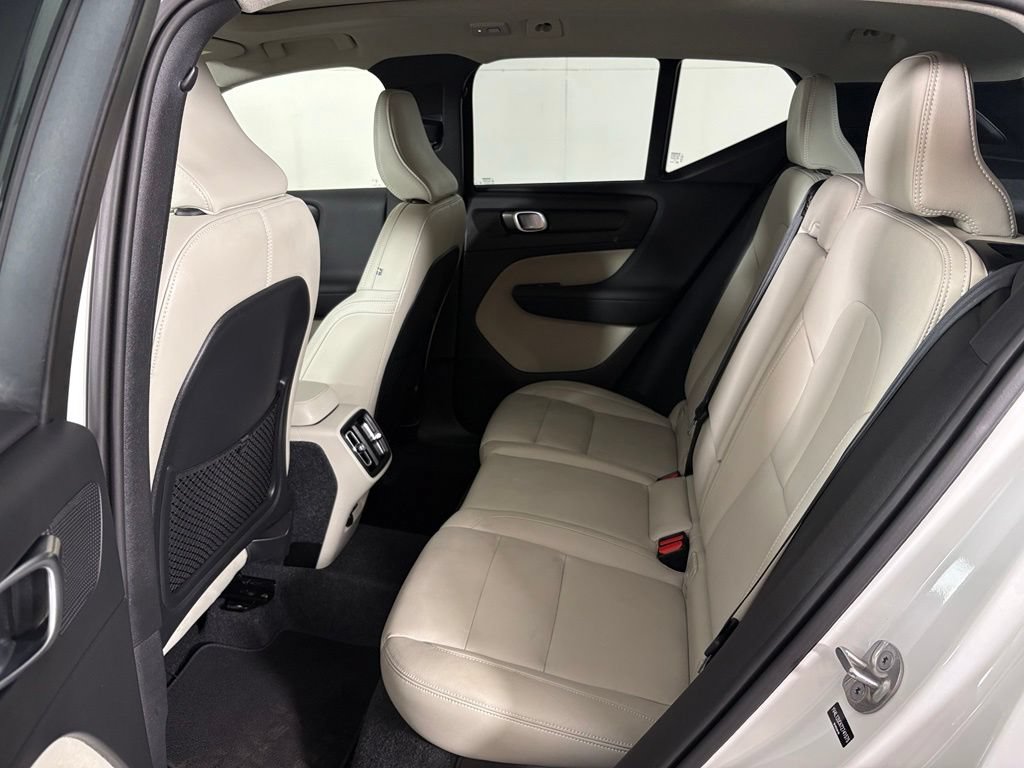 Used 2026 Volvo XC40 B5 Plus AWD/4WD image 36