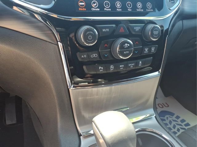 Used 2019 Jeep Grand Cherokee Laredo w/ Security & Convenience Group AWD/4WD image 19