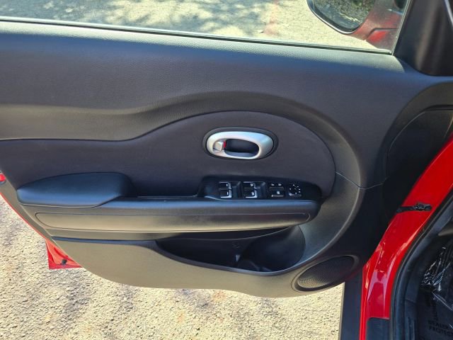 Used 2018 Kia Soul + image 9