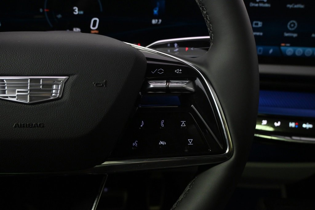 New 2026 Cadillac Optiq Luxury 2 image 36