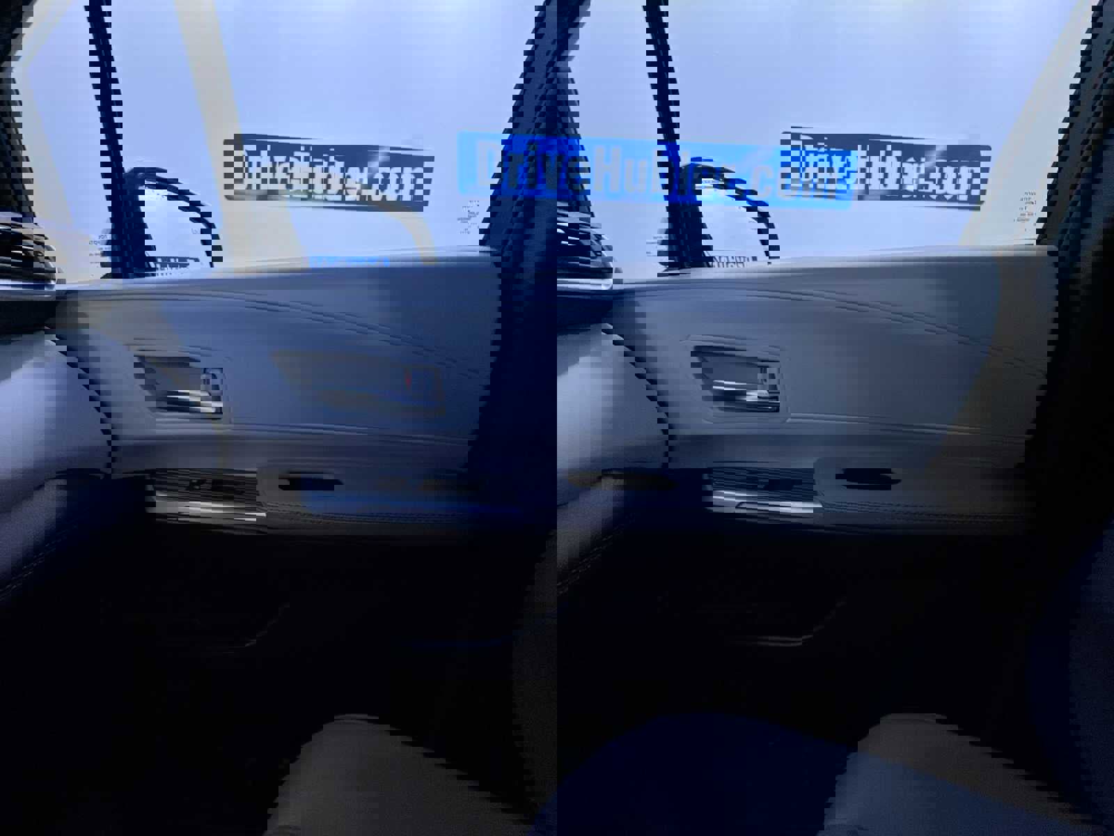 Used 2025 Toyota Sienna XLE w/ XLE Plus Package image 35