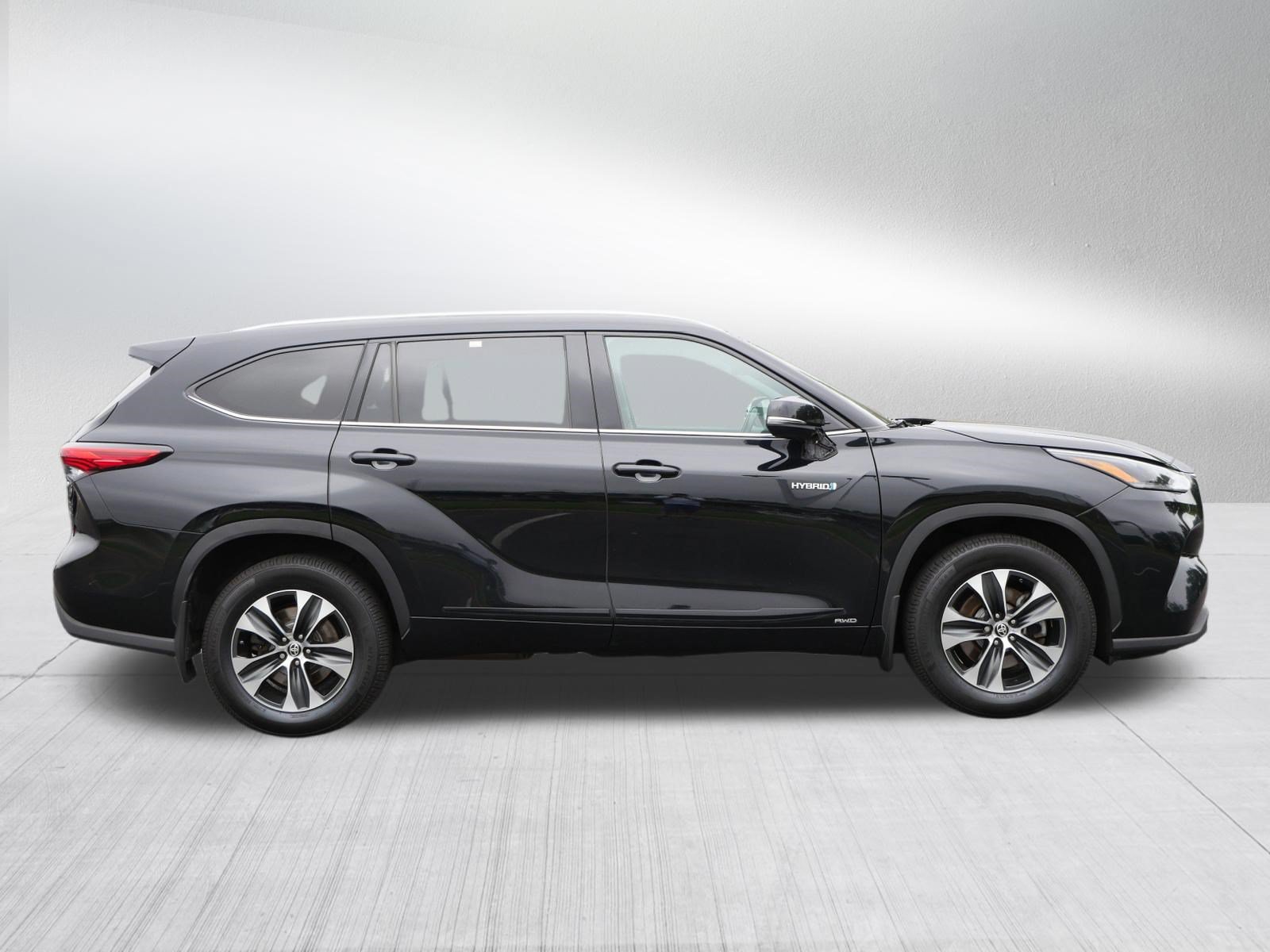 Used 2021 Toyota Highlander XLE w/ Protection Package #3 (TMS) AWD/4WD image 8