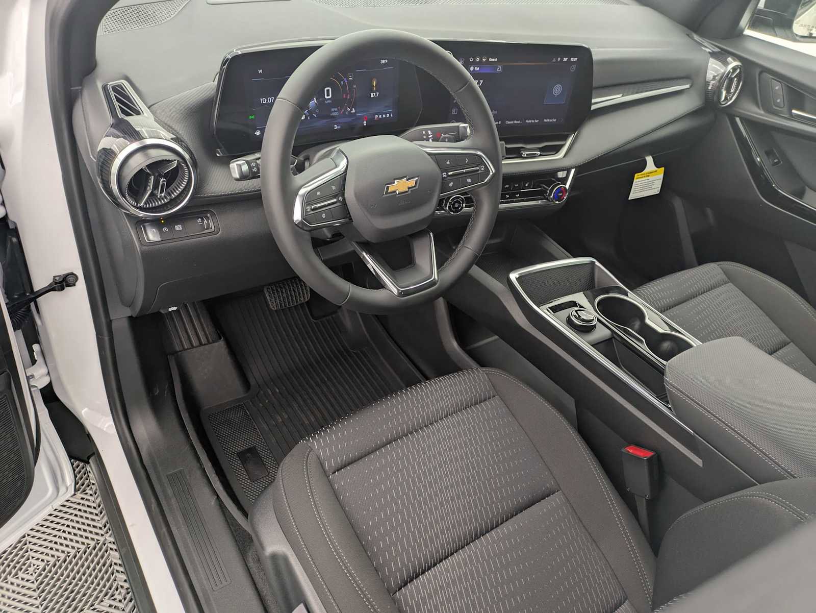 New 2026 Chevrolet Equinox LT image 2