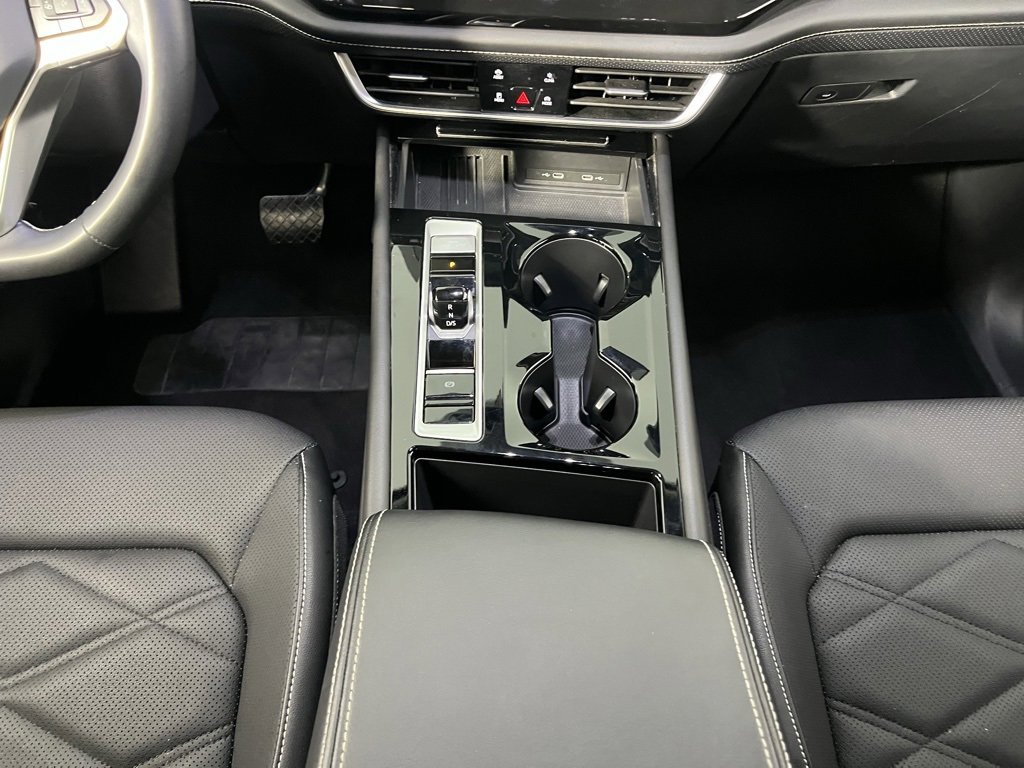 Used 2025 Volkswagen Atlas SE image 17