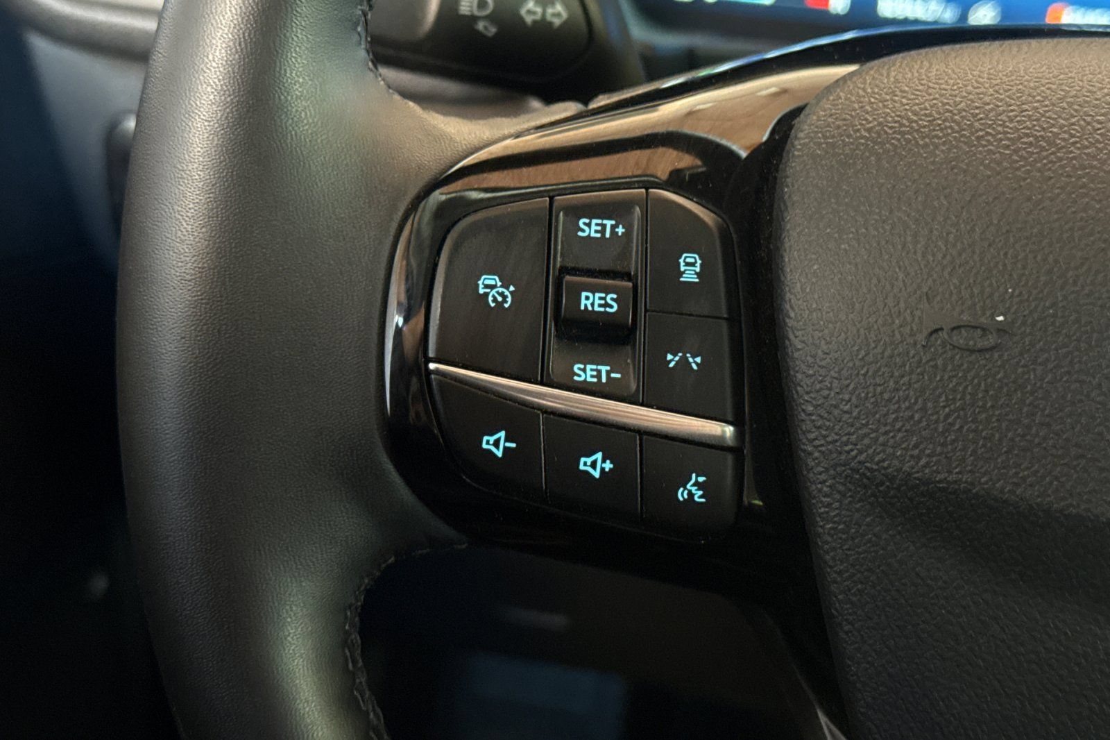 Used 2025 Ford Escape Platinum AWD/4WD image 32