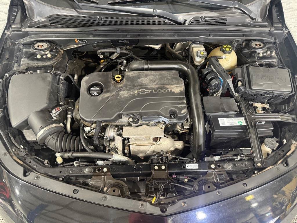 Used 2017 Chevrolet Malibu LT FWD image 34