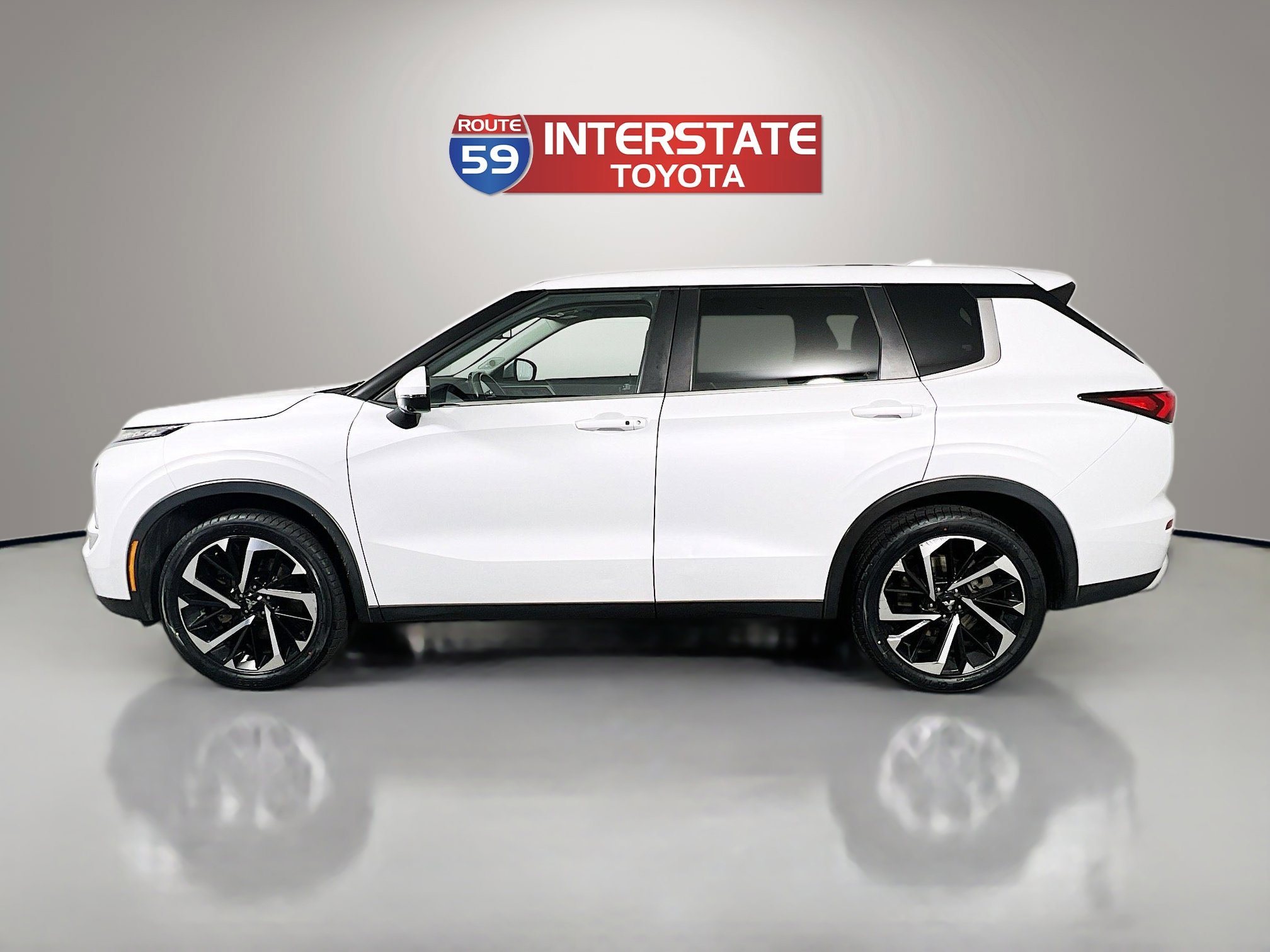 Used 2022 Mitsubishi Outlander SE image 4