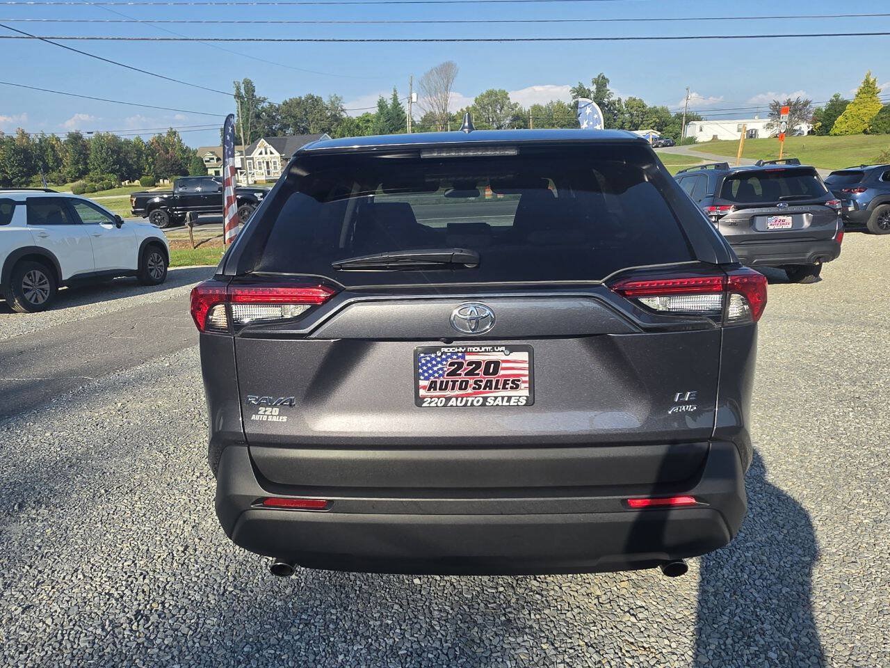 Used 2025 Toyota RAV4 LE AWD/4WD image 4