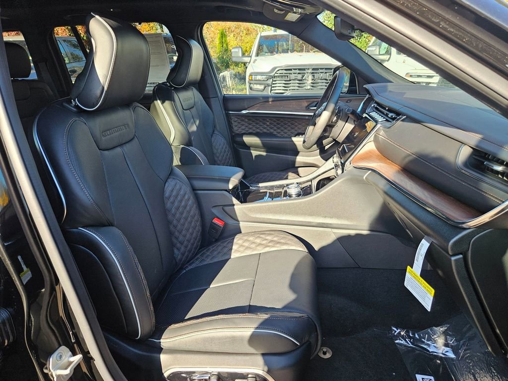 New 2025 Jeep Grand Cherokee Summit w/ Obsidian Package image 19