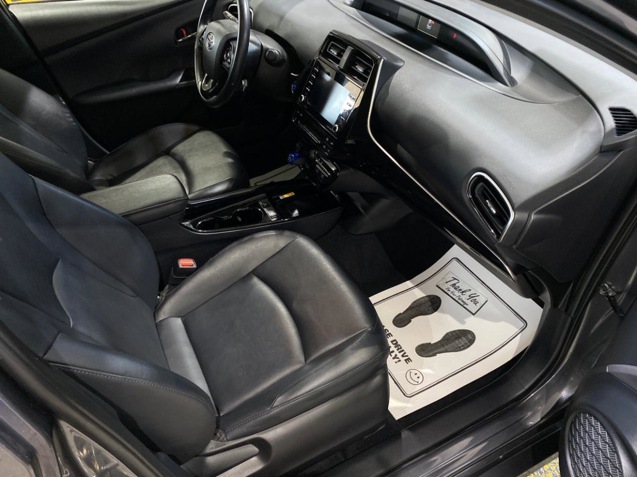 Used 2022 Toyota Prius XLE FWD image 22