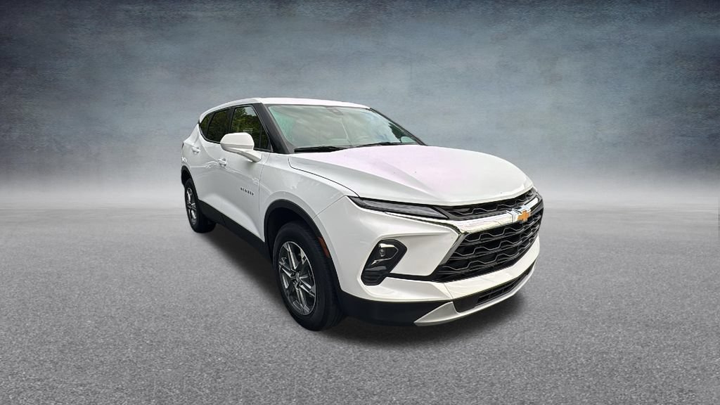 Used 2025 Chevrolet Blazer LT AWD/4WD image 3