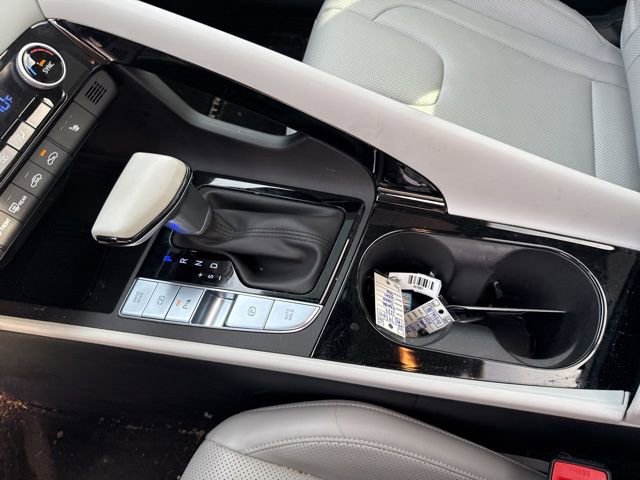 Used 2024 Hyundai Elantra Limited image 21