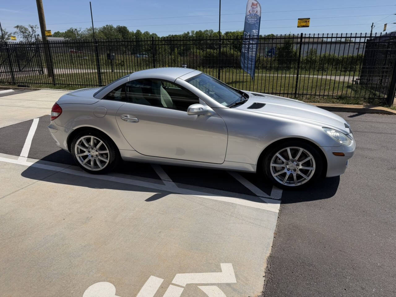 Used 2005 Mercedes-Benz SLK 350 image 7