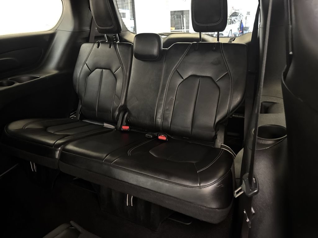 Used 2025 Chrysler Pacifica Select FWD image 13