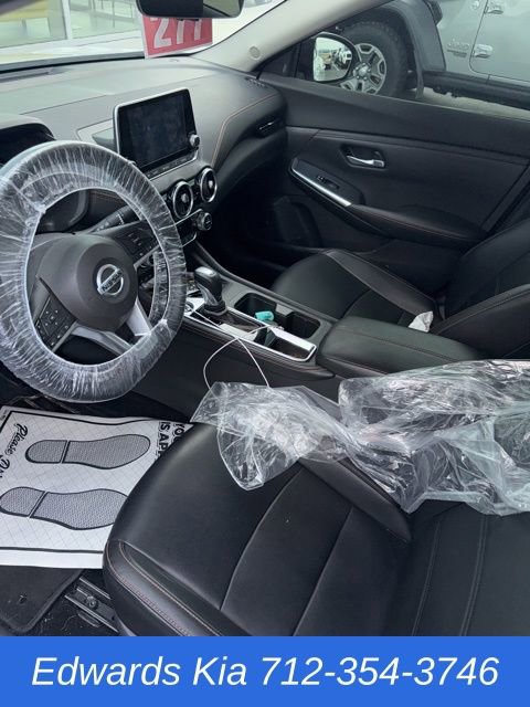 Used 2022 Nissan Sentra SR w/ SR Premium Package image 11