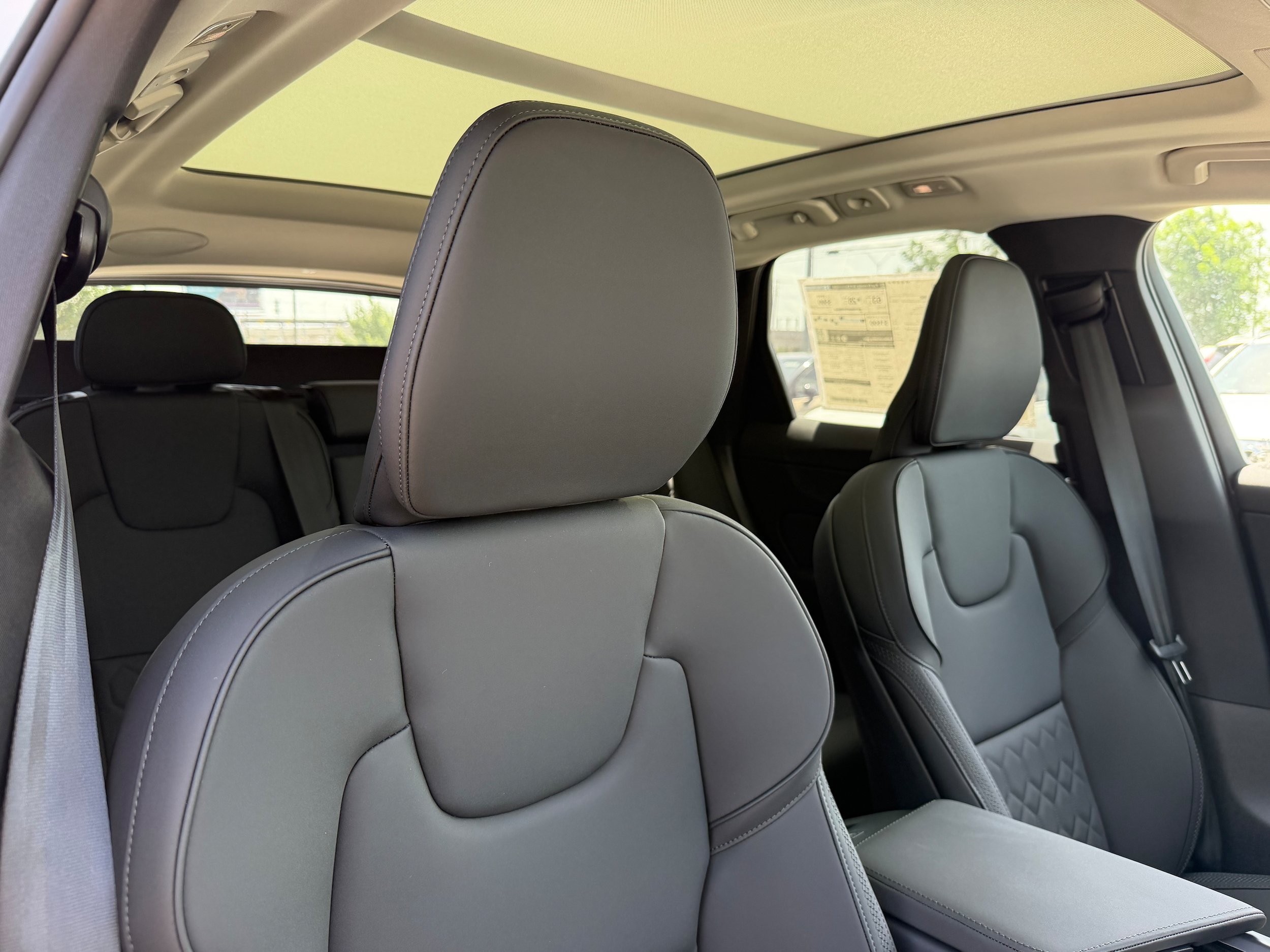 New 2026 Volvo XC60 T8 Plus w/ Climate Package AWD/4WD image 9