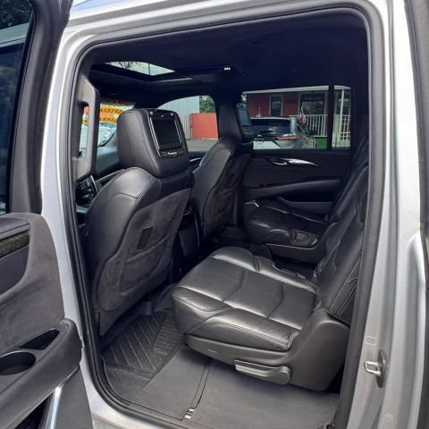 Used 2017 Cadillac Escalade ESV Platinum AWD/4WD image 9
