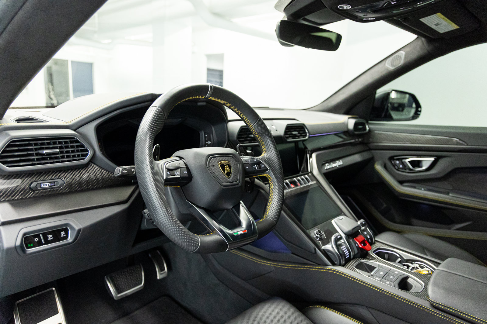 Used 2024 Lamborghini Urus S AWD/4WD image 34