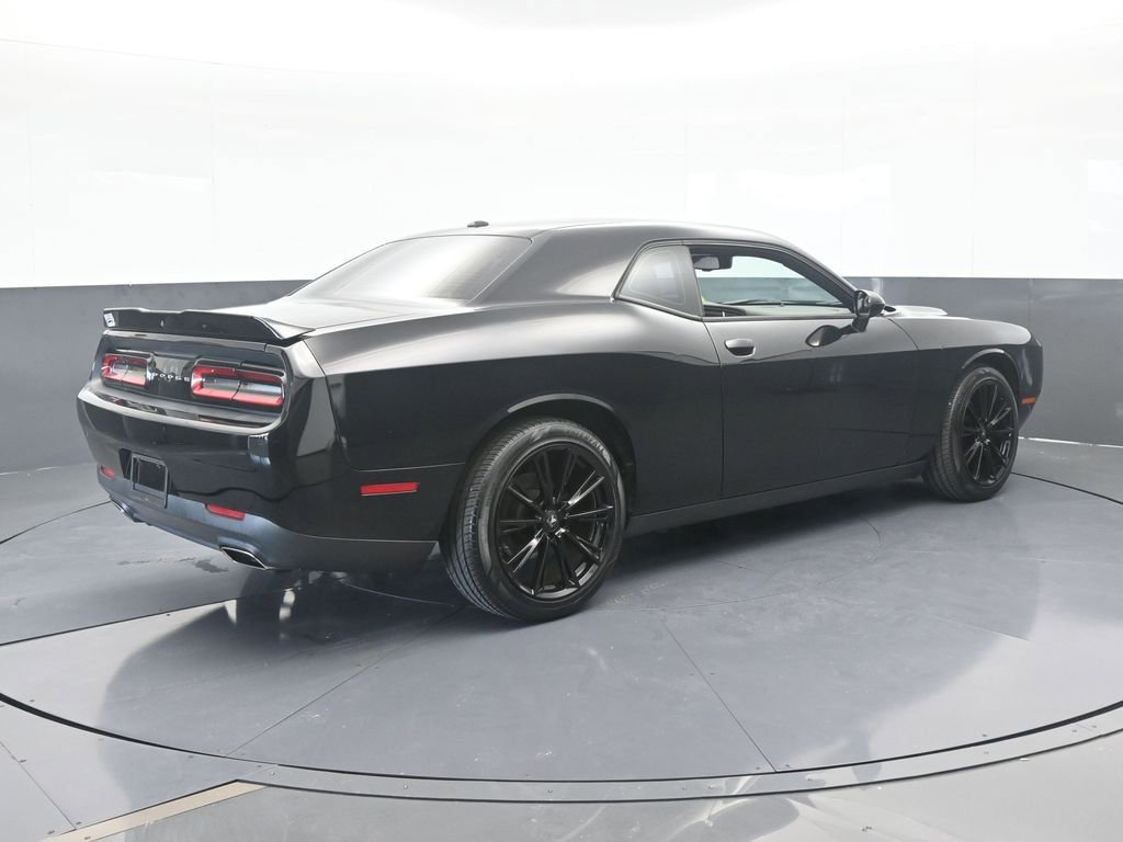 Used 2019 Dodge Challenger SXT image 6