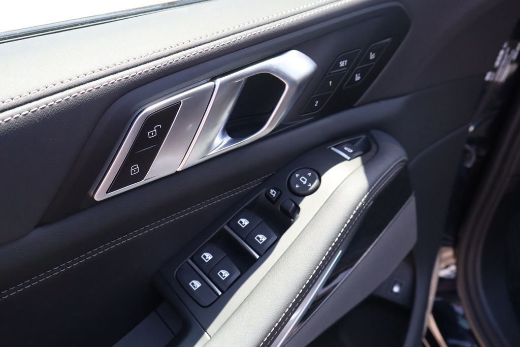 New 2026 BMW X5 xDrive50e image 17