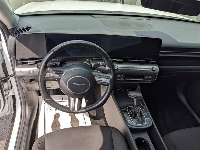 Used 2024 Hyundai Kona SEL FWD image 13