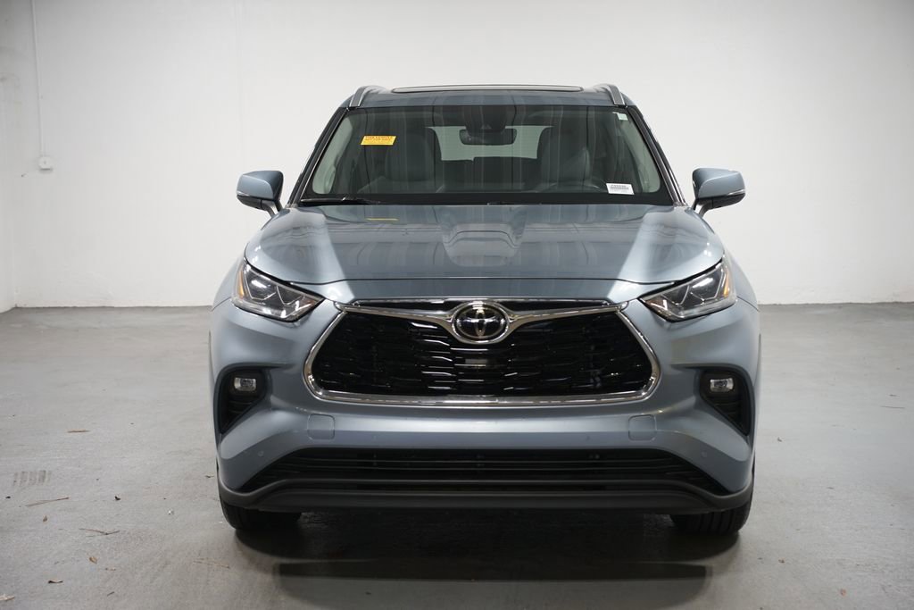 Used 2023 Toyota Highlander Limited image 2
