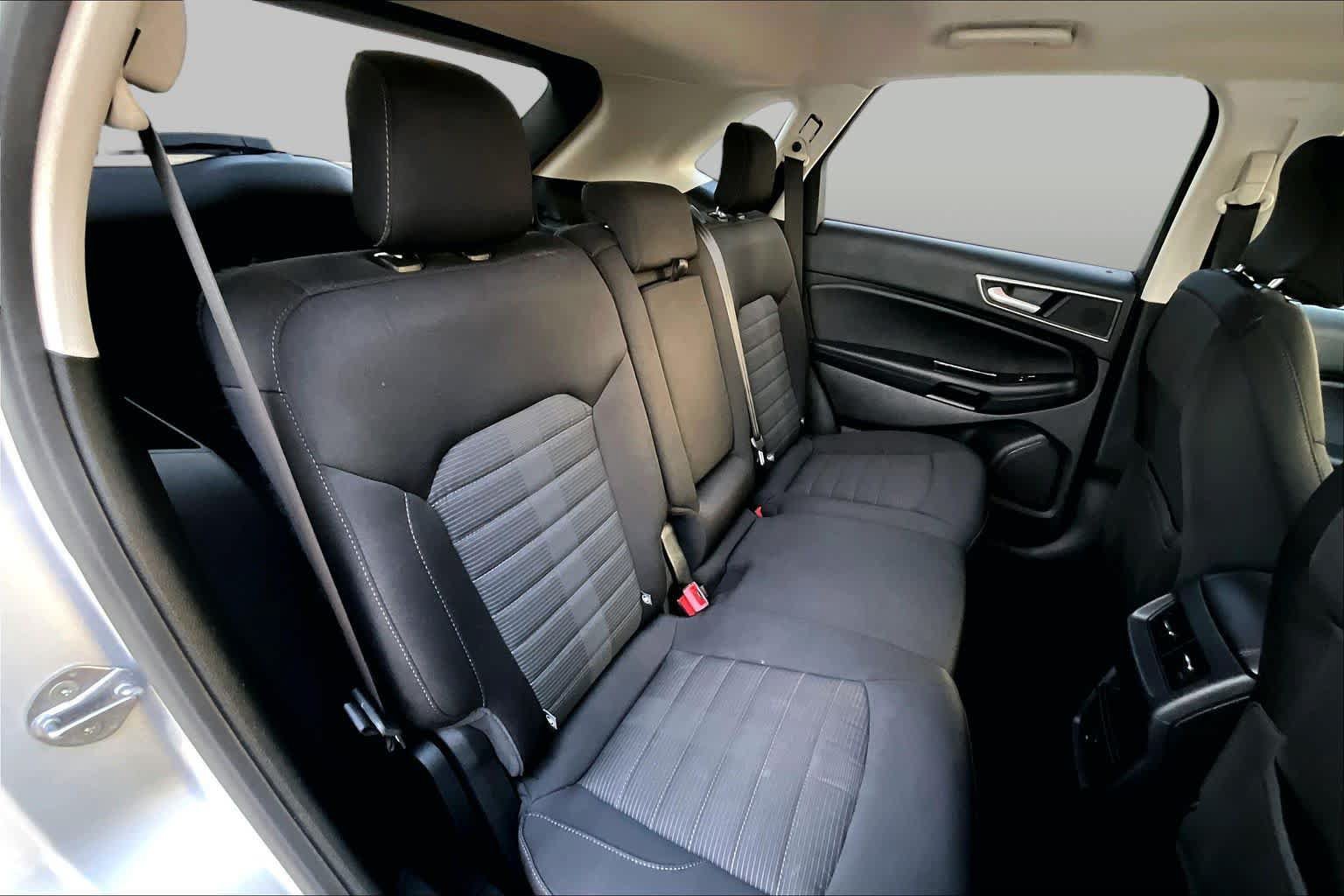 Used 2019 Ford Edge SEL w/ Cold Weather Package AWD/4WD image 18