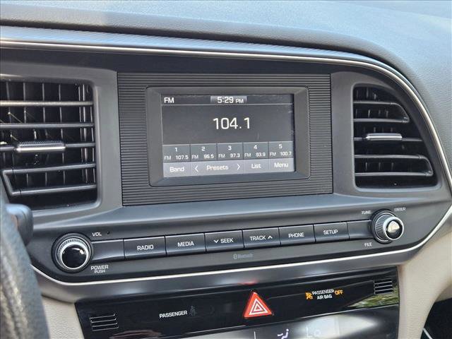 Used 2020 Hyundai Elantra SE w/ Winter Weather Package image 13