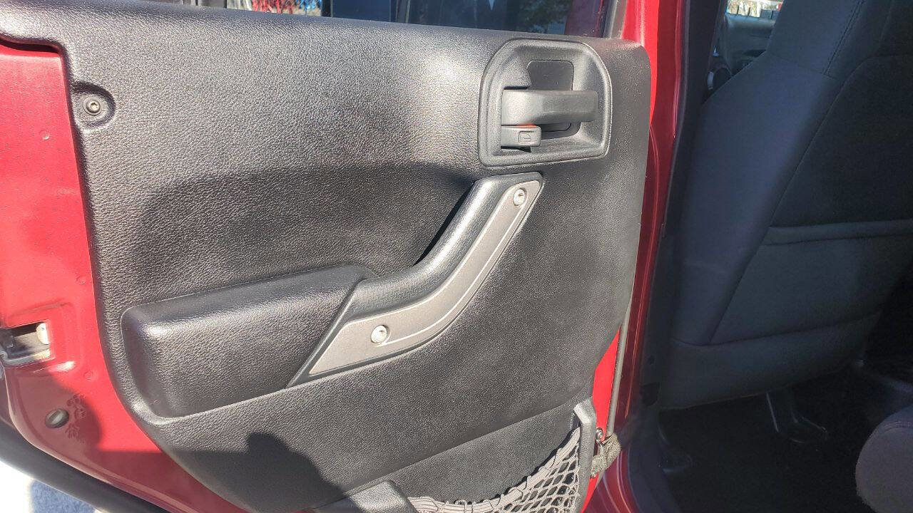 Used 2012 Jeep Wrangler Unlimited Sport image 15