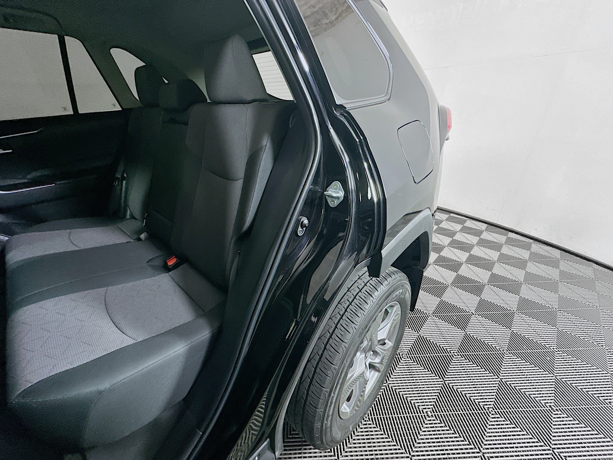 Used 2024 Toyota RAV4 XLE FWD image 26