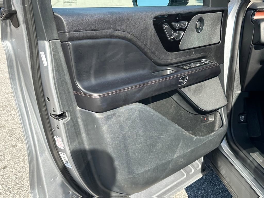 Used 2023 Lincoln Aviator Reserve image 26