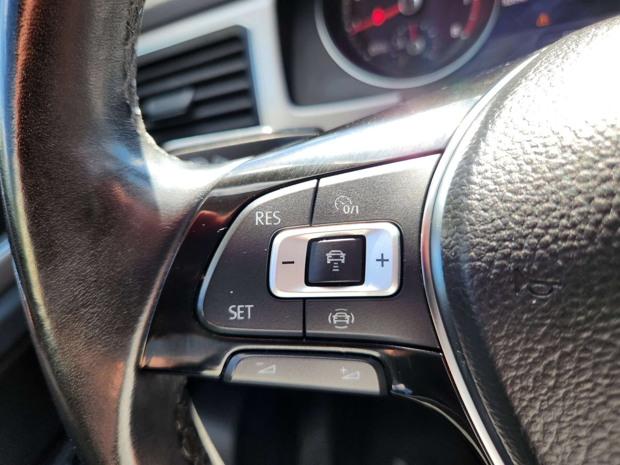 Used 2019 Volkswagen Atlas SE w/ Towing Package FWD image 33